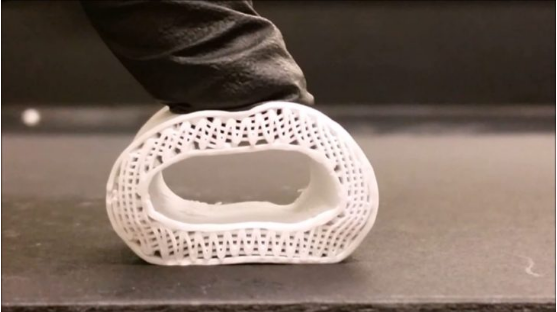 3D打印按照需要打印骨能迅速修复严重损伤